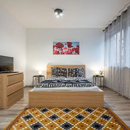 Tol26 Chic In New Building Budapest