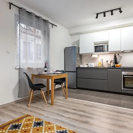 Tol26 Chic In New Building Budapest