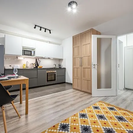 Tol26 Chic In New Building *