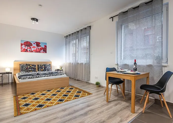 Tol26 Chic * Budapest